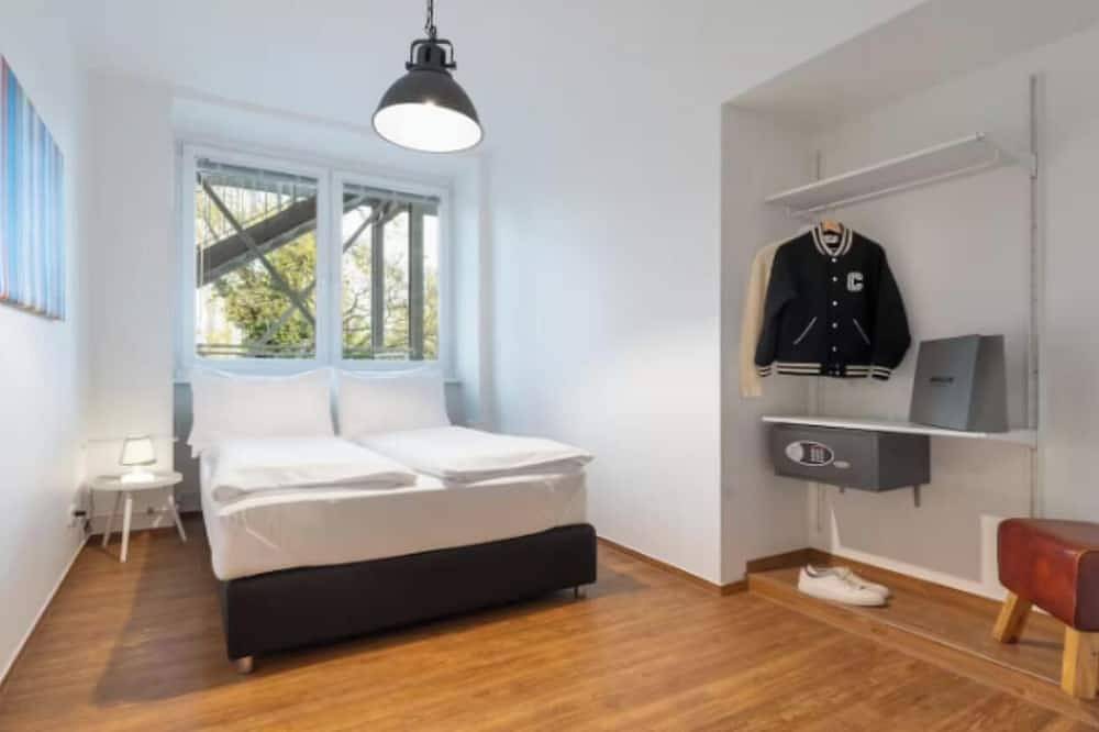 Ganze Wohnung, Modern 4-Bedroom Apartment in the Heart of Berlin – Sleeps up to 14 in Moabit Berlin, Berlin