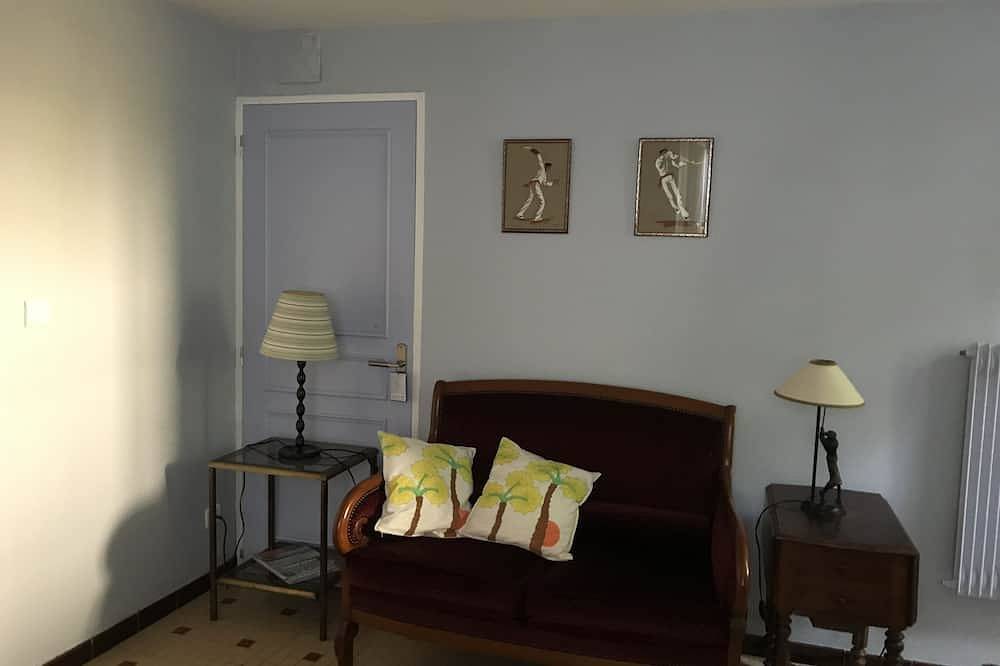 Entire apartment, In The Heart Of The Basque Country & 20 minutes from the beaches in Halsou, Bayonne region