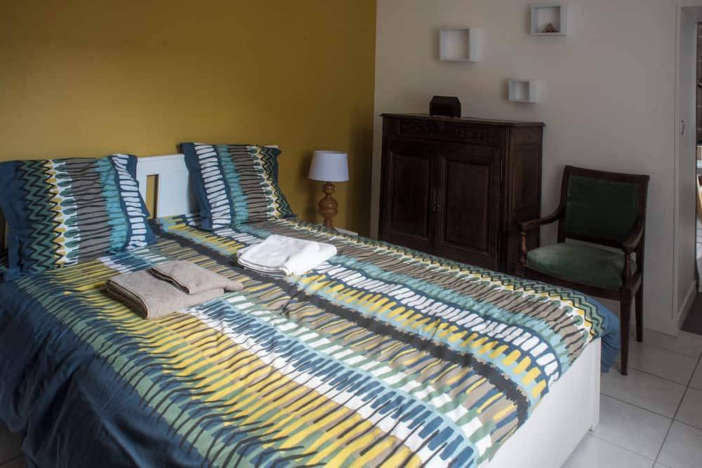 Appartement entier, La Meilleraye appartement spacieux Rdc avec terrasse, centre ville in Port-Louis, Côte des Mégalithes