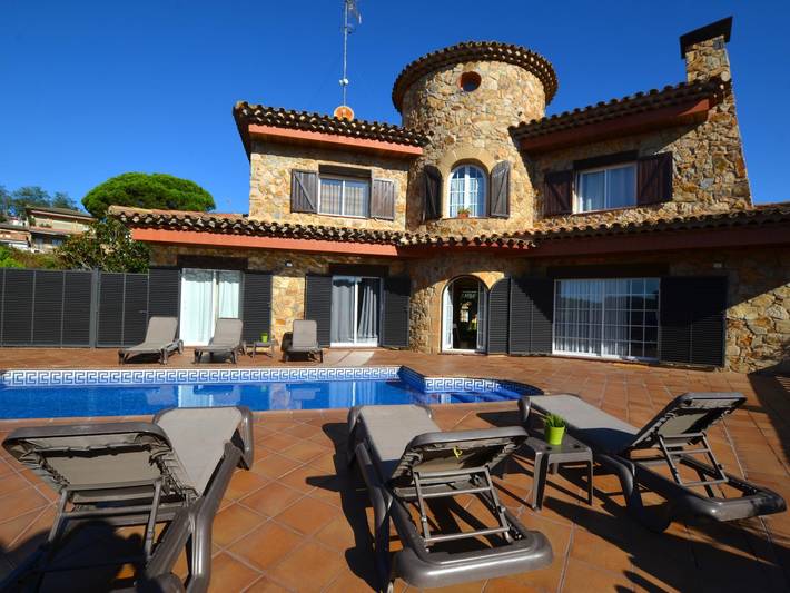 Villa Petit Castell 10 personnes piscine privée à 10 kms de la pl in Palafolls, Costa del Maresme