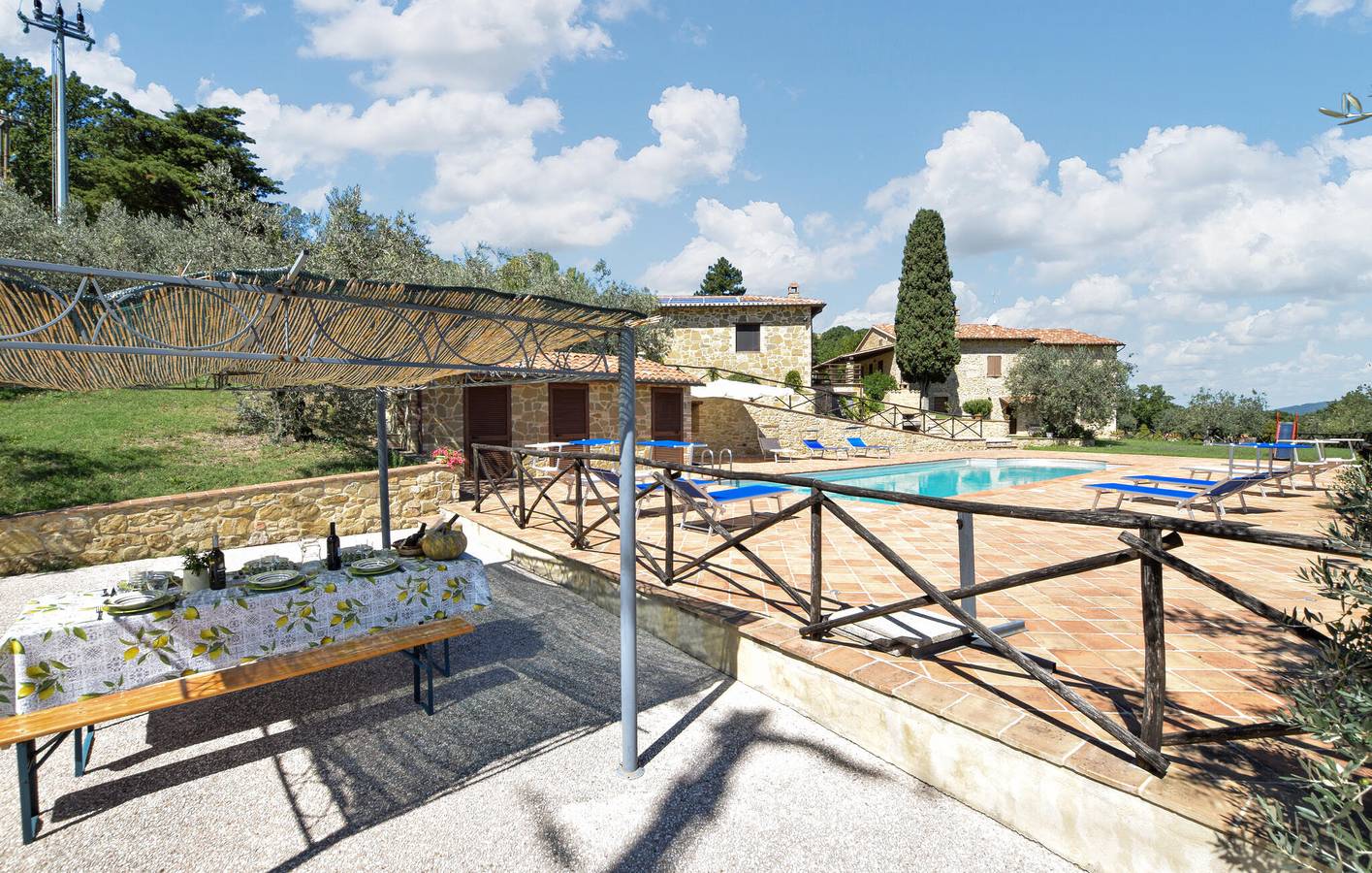 Appartamento intero, Spazioso appartamento con piscina, parcheggio e giardino in Gualdo Cattaneo, Perugia e dintorni