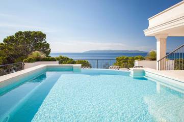 Maison d’hôte pour 2 personnes, avec piscine ainsi que vue et terrasse à Makarska