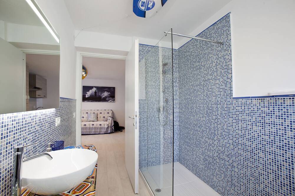 Detached cottage with patio and garden, up to 6 people in Anzio, Rom Provinz