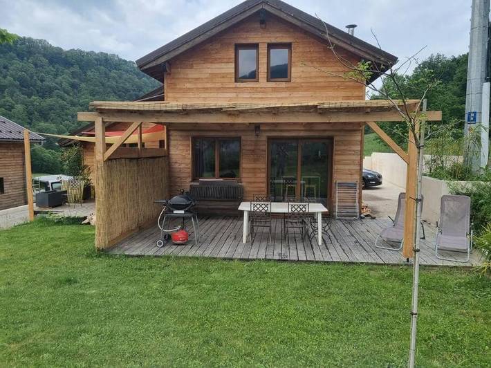 Gîte pour 6 personnes, avec Terrasse ainsi que Jardin et Vue à La Chapelle-du-Bard