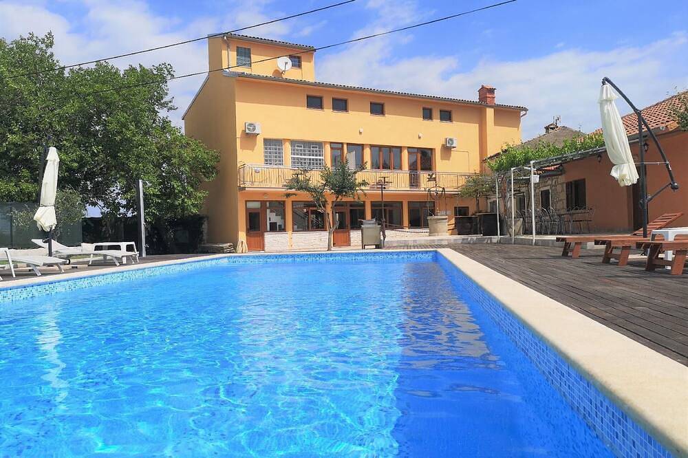 Xxl-Ferienhaus \"Cokuni\" mit privatem Pool in Marčana, Südküste Istrien