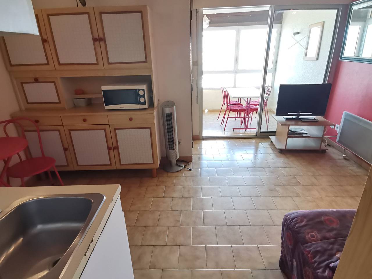 Entire apartment, Spacious apartment for 6, Valras-Plage center, 10m from the beach in Valras-Plage, Côte d'Améthyste