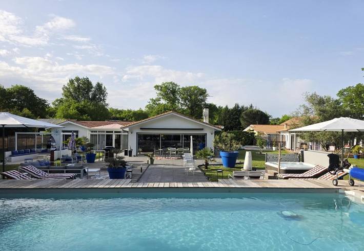 Alojamiento y desayuno para 2 personas, con jacuzzi además de jardín y piscina - 1