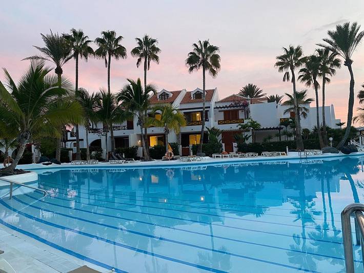Appartamento per 4 persone, con piscina per bambini e terrazza, adatto a famiglie con bambini in Parque Santiago