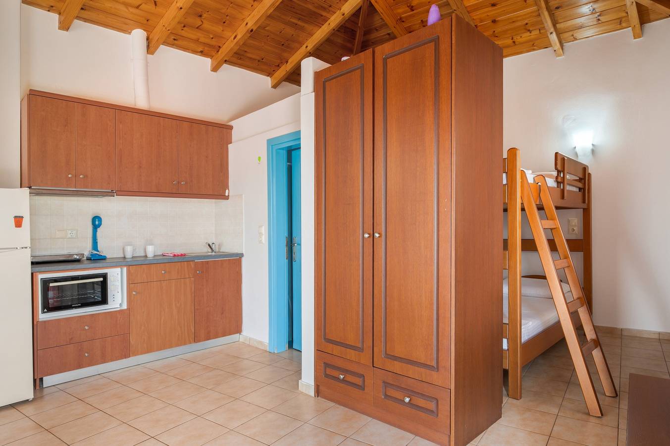 Ganze Wohnung, Apartment 'Chroma For 2, Finikounda' mit Meerblick, Wlan und Klimaanlage in Finikounda, Messenien