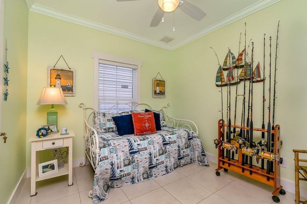 W15 - 3 bed, 2 bath Caribbean Bungalow with Dockage in Marathon, Monroe County