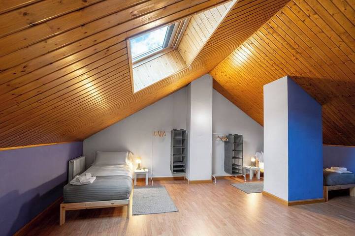 Casa de vacaciones para 10 personas, con jardín además de balcón y piscina - 1