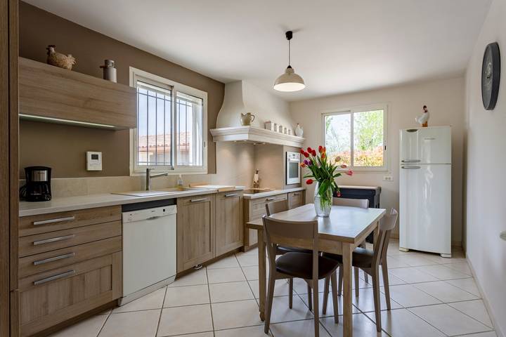 Location de vacances pour 6 personnes, avec terrasse ainsi que piscine et jardin à Tarascon - 3