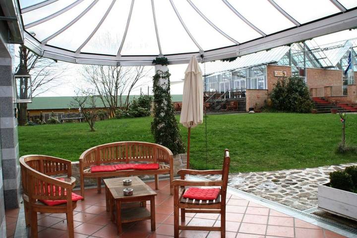 Hotel, mit Terrasse und Garten sowie Pool in Aschersleben - 2