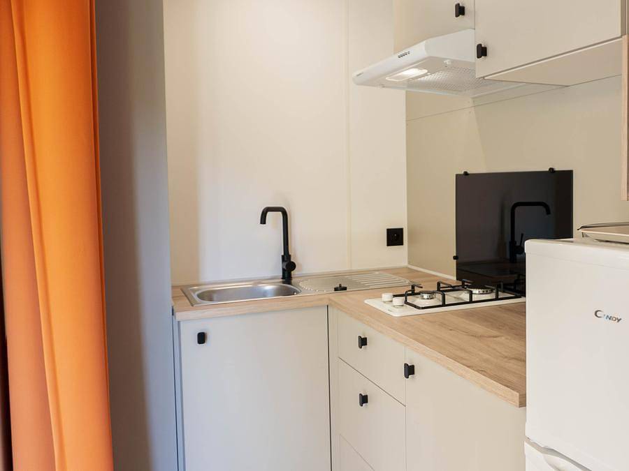 Flower Camping Domaine Villa Verde - Mobilhome 2 personnes - Cahute - 1 chambre télévision climatisé - Modèle 2024 in Callas, Région de Draguignan