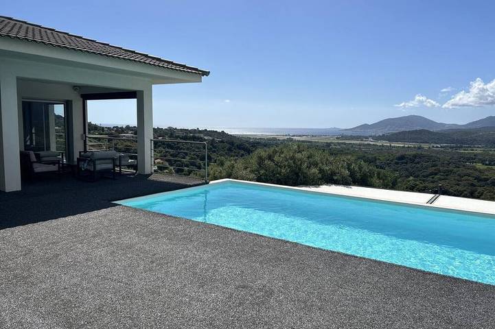 Villa pour 8 personnes, avec balcon et jardin