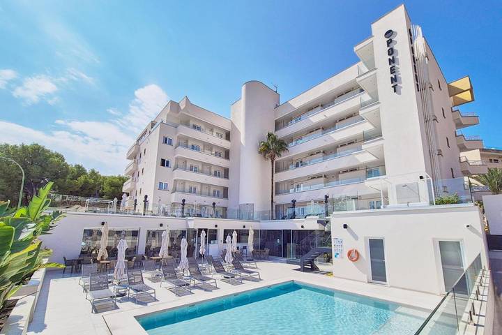 Apartmenthotel für 4 Personen, mit Balkon und Terrasse sowie Garten und Pool in Peguera
