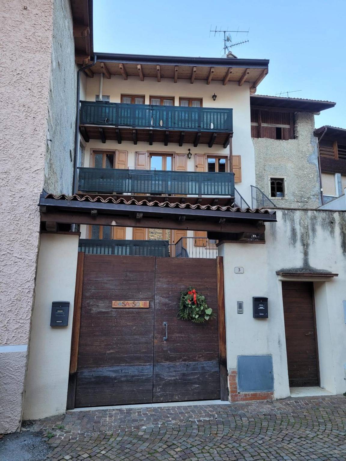 Entire apartment, Apartment 'Casa Sole' with Mountain View, Balcony and Wi-Fi in Dro, Garda Mountains
