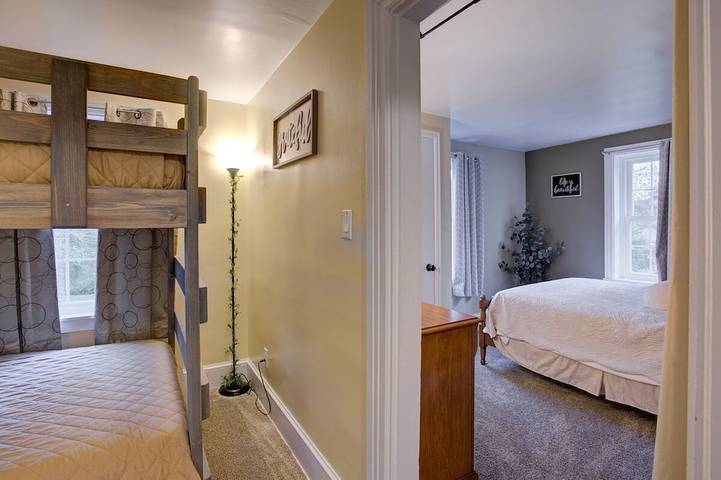 Vacation rental for 12 people, with yard and terrace in Chester County