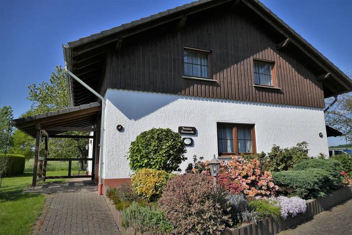 Ferienwohnung für 9 Personen, mit Terrasse und Garten im Westerwald
