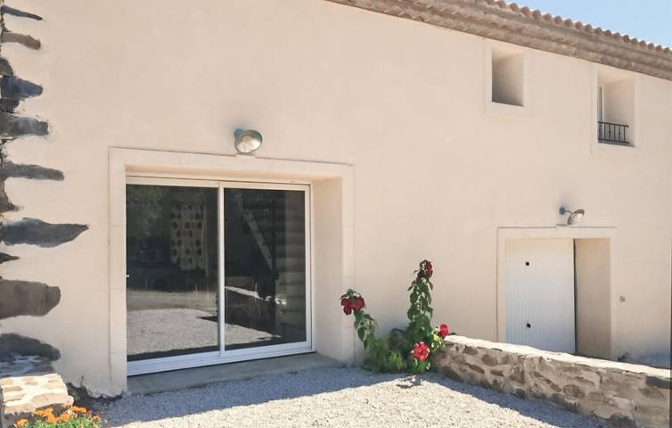 Gîte pour 4 personnes, avec jardin et piscine à Cabrerolles