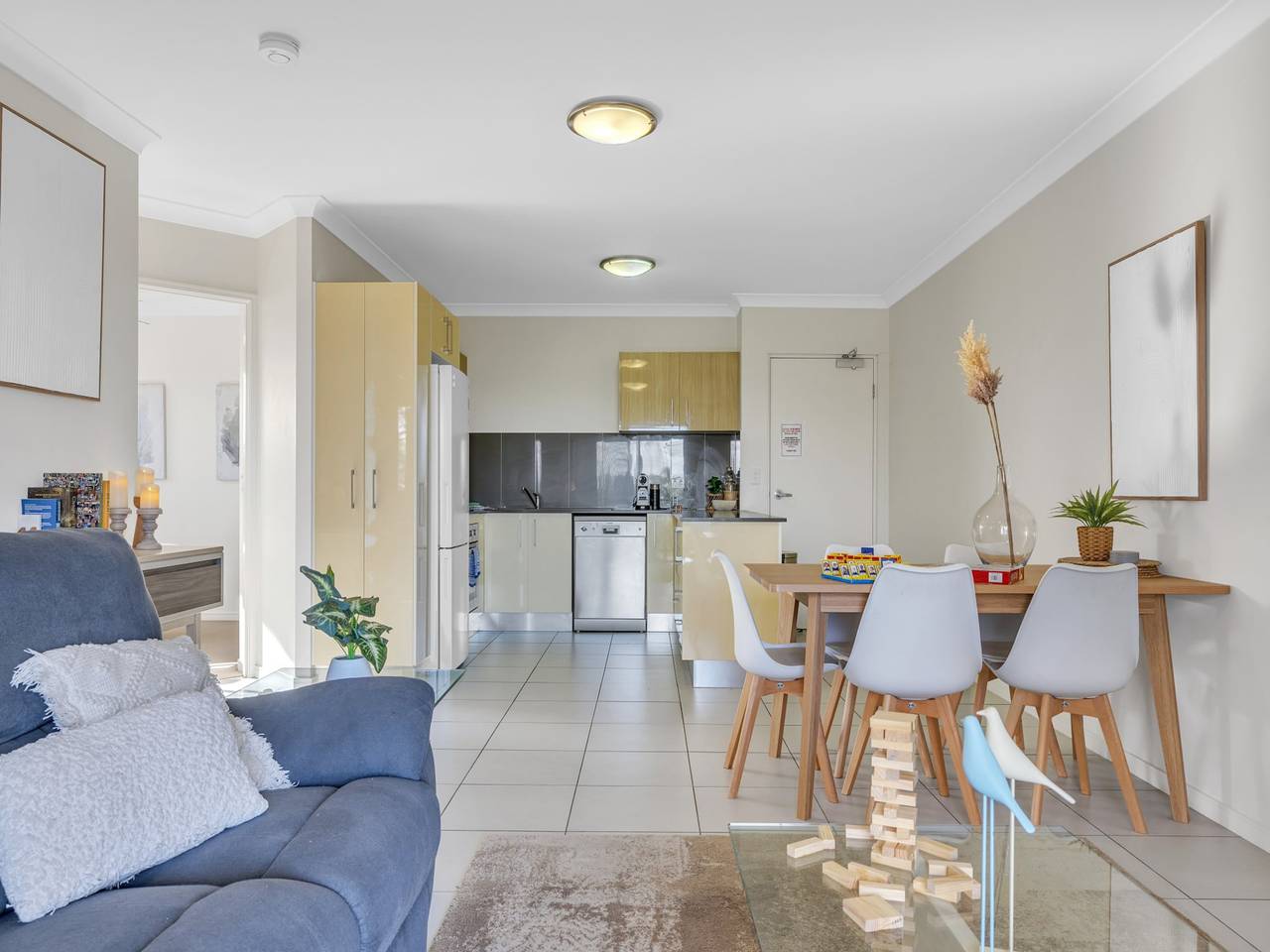 Entire apartment, Bright 2-Bed with Private Balcony & Serene View in Brisbane, Moreton Bay