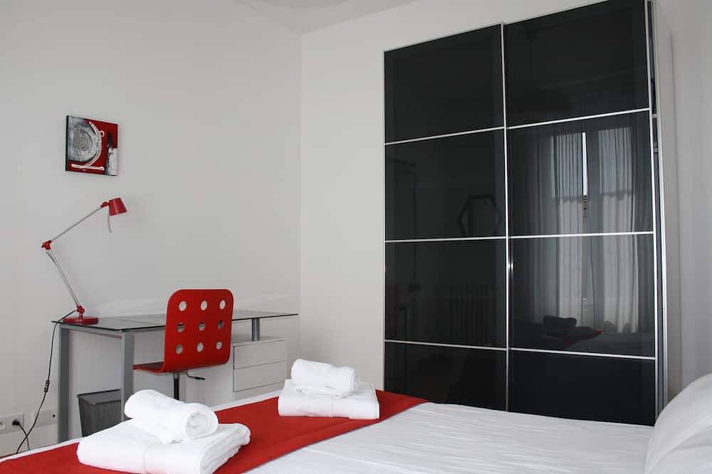 Typical and relaxing house with heated swimming pool near down town La Rochelle in La Rochelle, La Rochelle region