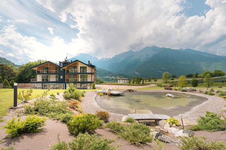 Appartement entier, Appartement 'Larice' avec vue sur les montagnes, Wi-Fi et climatisation in Cavedago, Massif de Brenta
