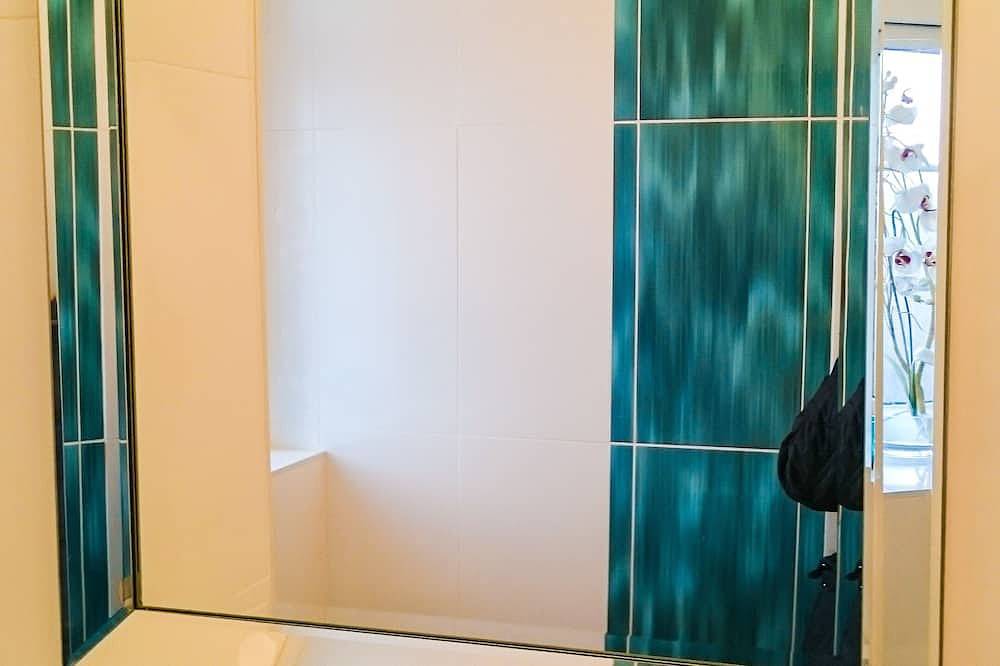 Entire apartment, Edinburgh Art Deco city centre apartment. Beautifully presented  home-from-home in Edinburgh, Edinburgh and Lothian