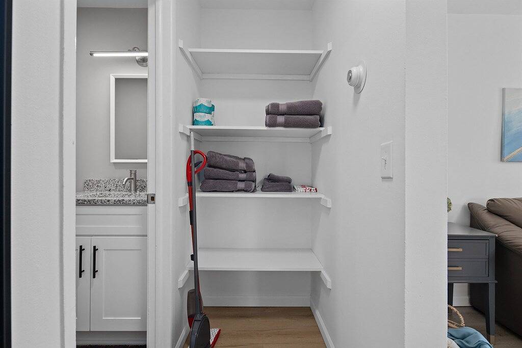 Ganze Wohnung, Contemporary 1Br, Fast Wifi, Pet-Friendly in Mount Clemens, Lake St. Clair