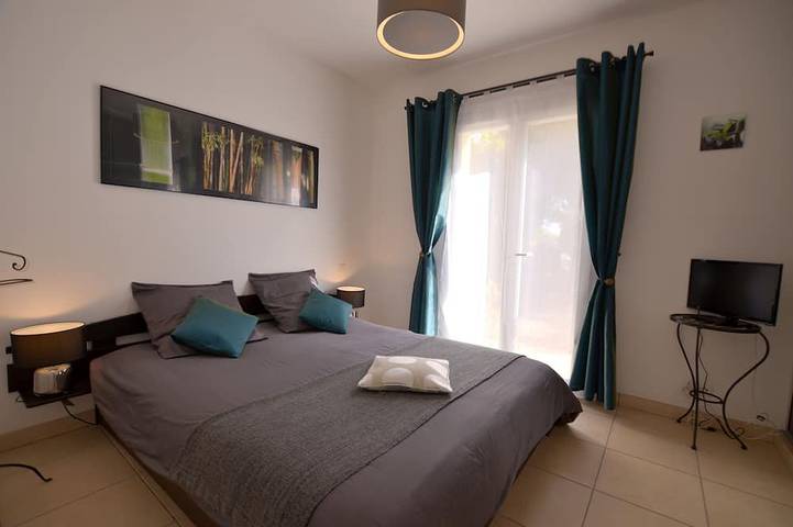 Villa with indoor pool, billiards, sauna, 230m2, Seafront, Jard sur Mer in Jard-sur-Mer, Vendée