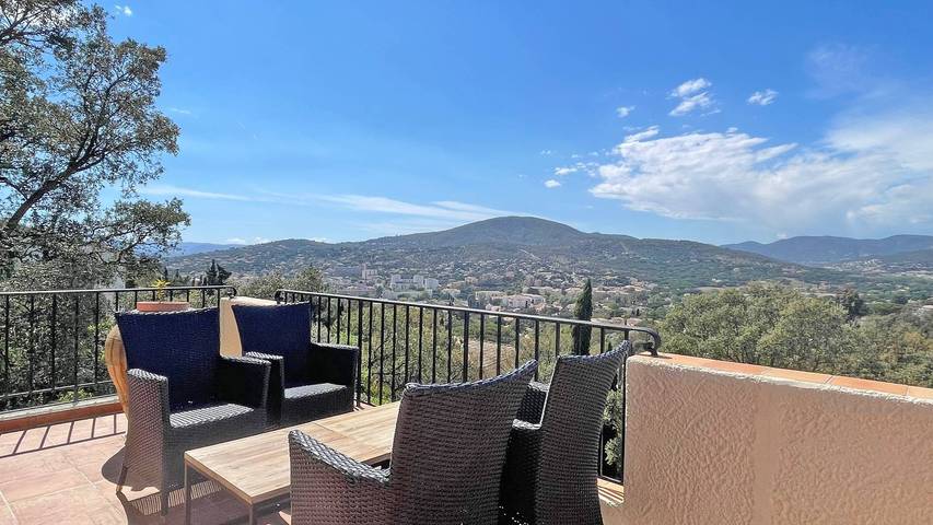 Gîte pour 10 personnes, avec piscine ainsi que jardin et terrasse, animaux acceptés à Sainte-Maxime - 4