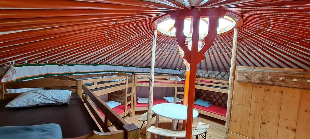 Tente pour 12 personnes, avec terrasse et vue en Suisse - 3