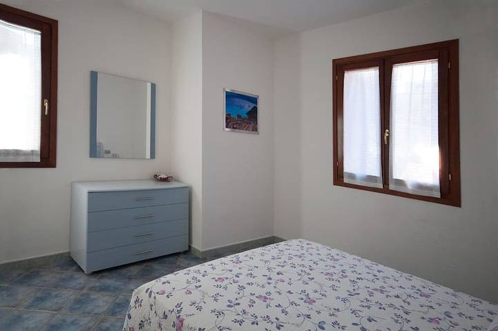 Location de vacances pour 5 personnes, avec balcon ainsi que piscine et jardin à Monte Petrosu - 4