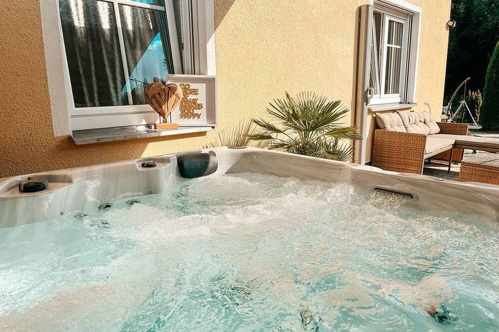 Ferienwohnung für 8 Personen, mit Whirlpool und Garten - 1