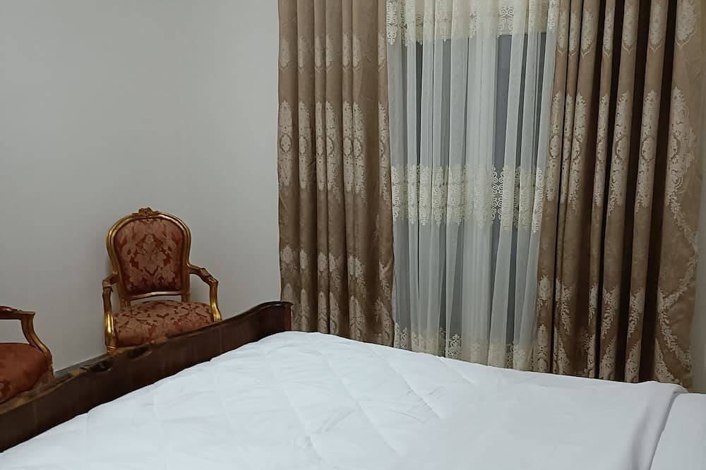 Elegant villa of the leaves garden swimming pool whirlpool shower sauna. in Venticano, Avellino Province