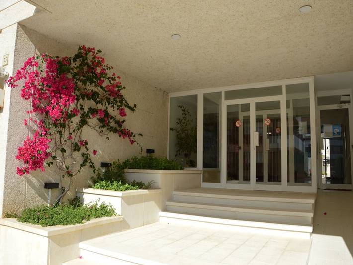 Apartamento entero, Apartamento 'Blaumar B310' con piscina compartida, terraza privada y Wi-Fi in L' Estartit, Estartit