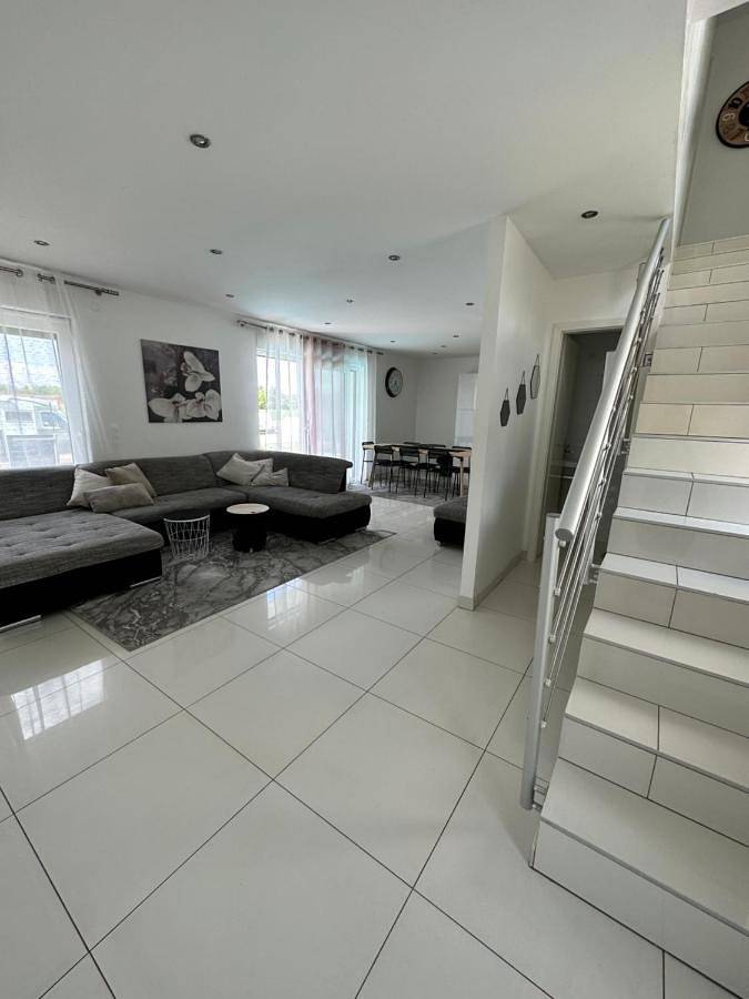 Location de vacances pour 6 personnes, avec jardin ainsi que jacuzzi et piscine à Lingolsheim - 4