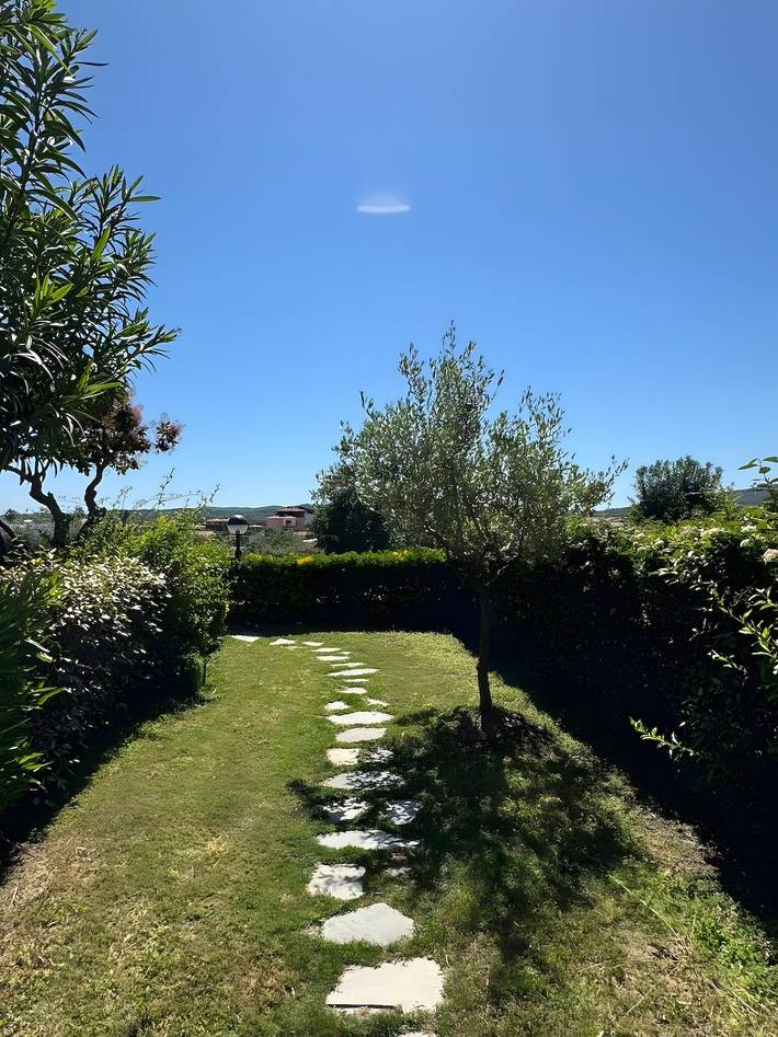 Gîte pour 2 personnes, avec jardin dans Loiri Porto San Paolo - 3