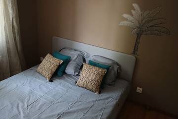 Location de vacances pour 10 personnes, avec balcon ainsi que jardin et piscine à Valaurie