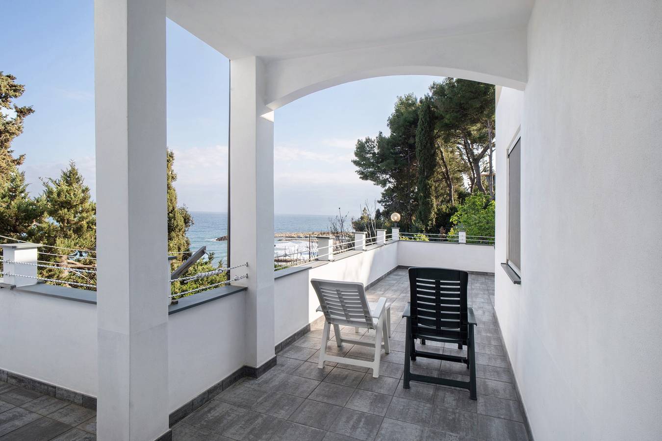 Apartamento entero, Apartamento 'Alba Marina' con vistas al mar, terraza privada y Wi-Fi in San Lorenzo al Mare, Riviera di Ponente