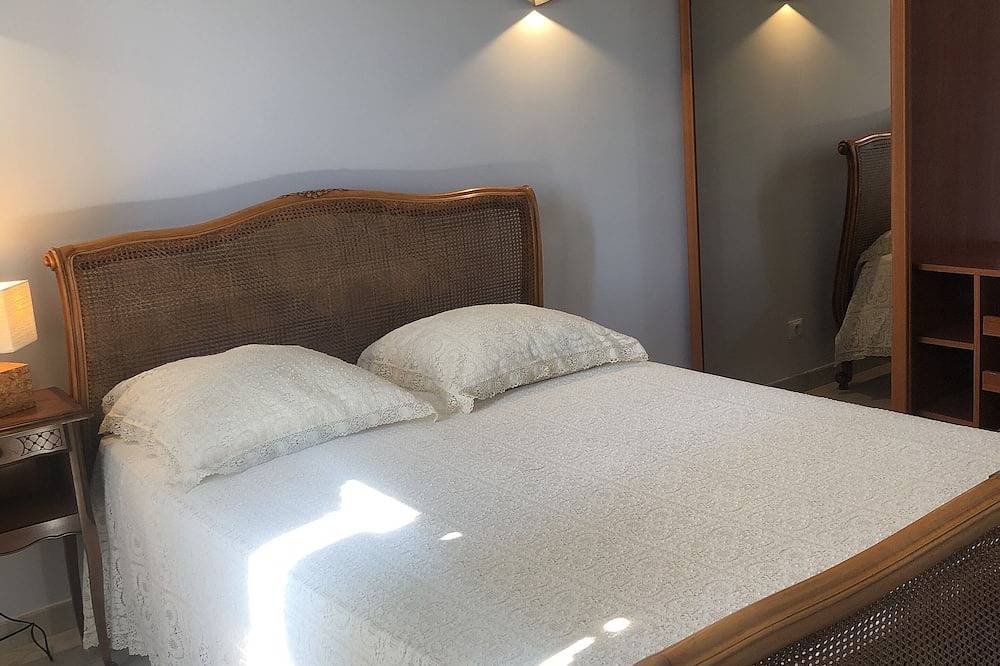 Villa on land of 3000 m2 5mn walk from the beaches.air-conditioned rooms in Farinole, Calvi region