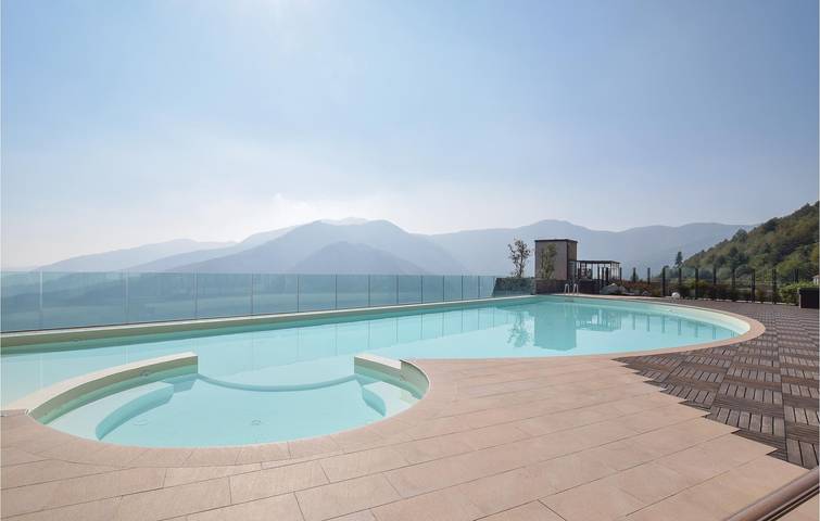 Appartamento sul mare: Terrazza, piscina e parcheggio! in Magliolo, Alpi Liguri
