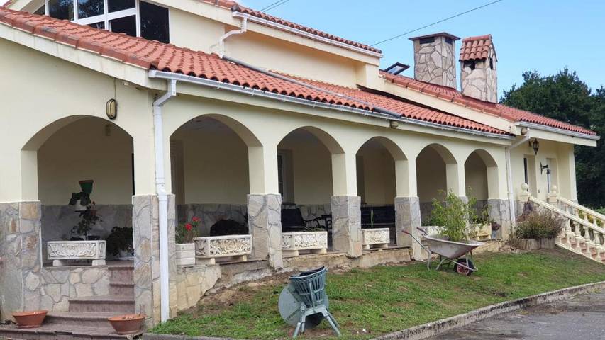 Casa rural para 8 personas, con Balcón y Jacuzzi además de Terraza y Jardín en Arnuero - 2