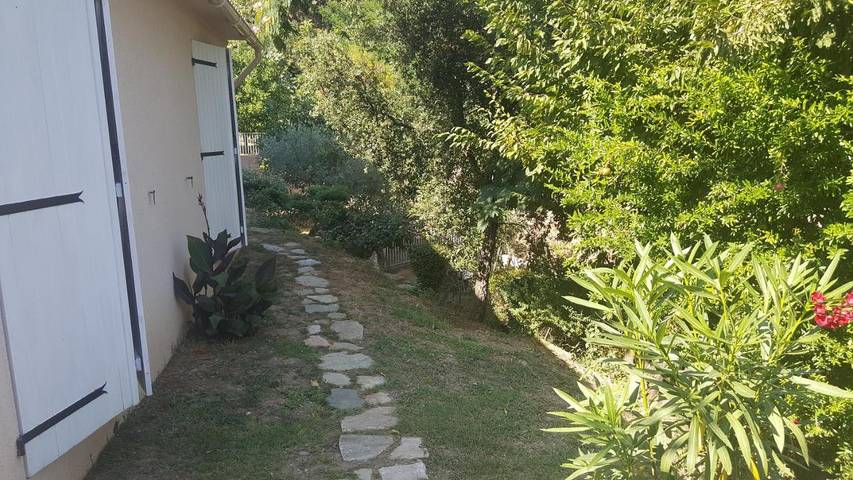 Location de vacances pour 2 personnes, avec jardin ainsi que vue et piscine dans Folelli - 2