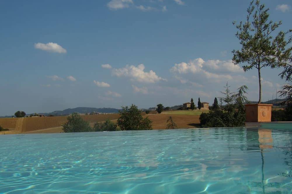 Piscina, bienestar y relajación en las colinas de Bolonia in Crespellano, Valsamoggia
