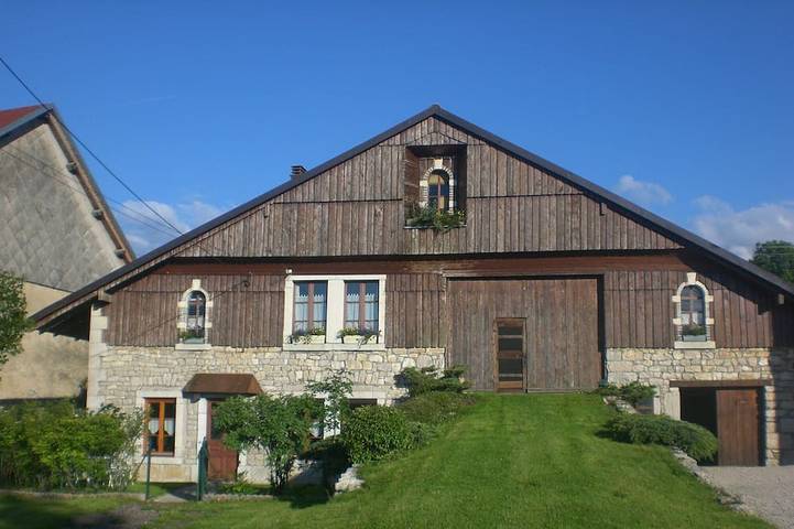 Chalet pour 5 personnes, avec jardin dans le Doubs