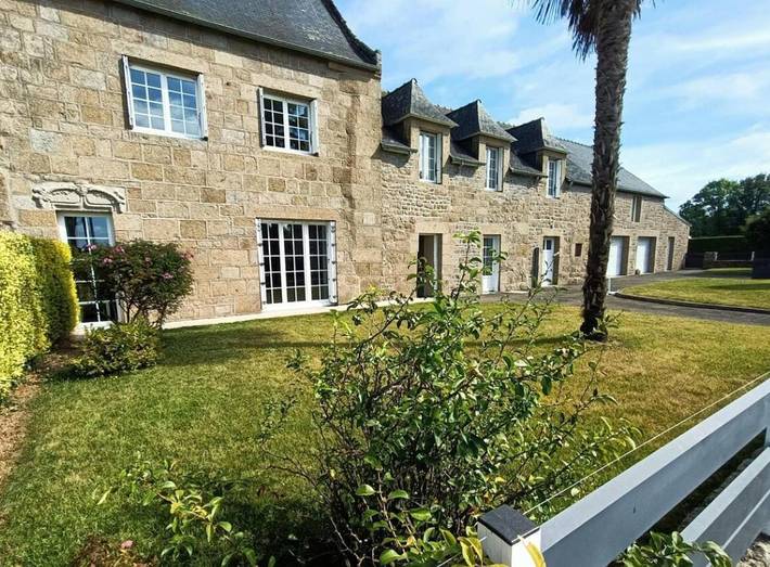 Location de vacances pour 14 personnes, avec terrasse dans Saint-Marc-le-Blanc