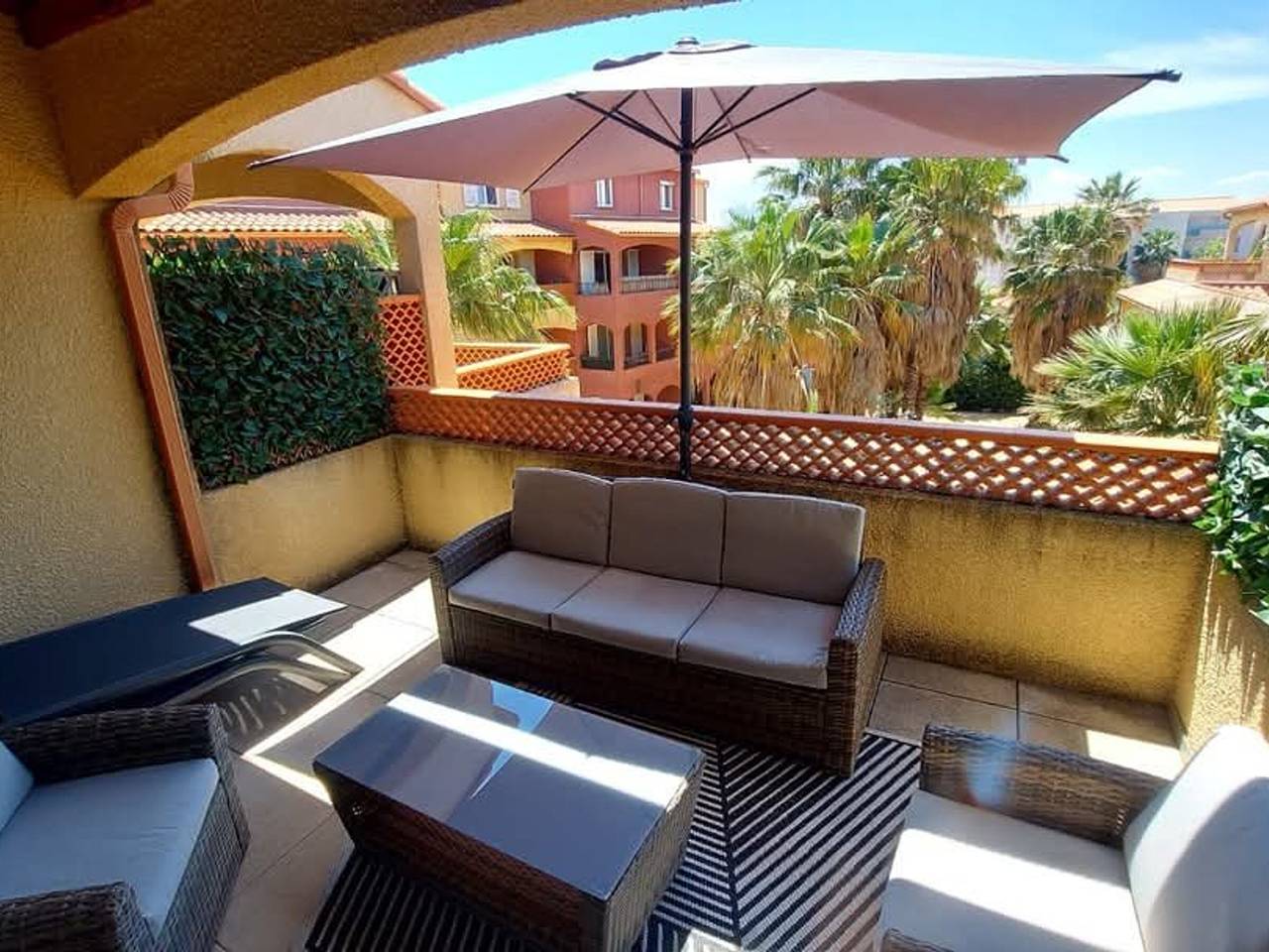 Ganze Wohnung, Klimatisiertes Duplex T3 mit Wifi und Parkplatz in Canet-en-Roussillon in Canet-en-Roussillon, Côte d'Améthyste