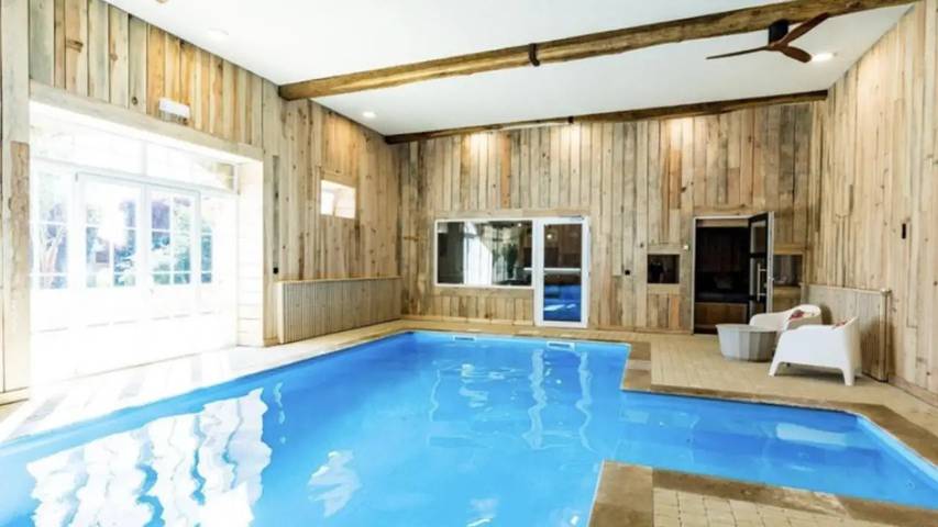 Maison de vacances pour 18 personnes, avec piscine ainsi que sauna et terrasse