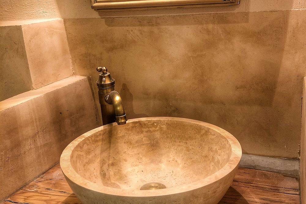 Provence Haus mit Berg und Land Ansichten und Bistro Next Door in Saint-Martin-de-Castillon, Regionaler Naturpark Luberon